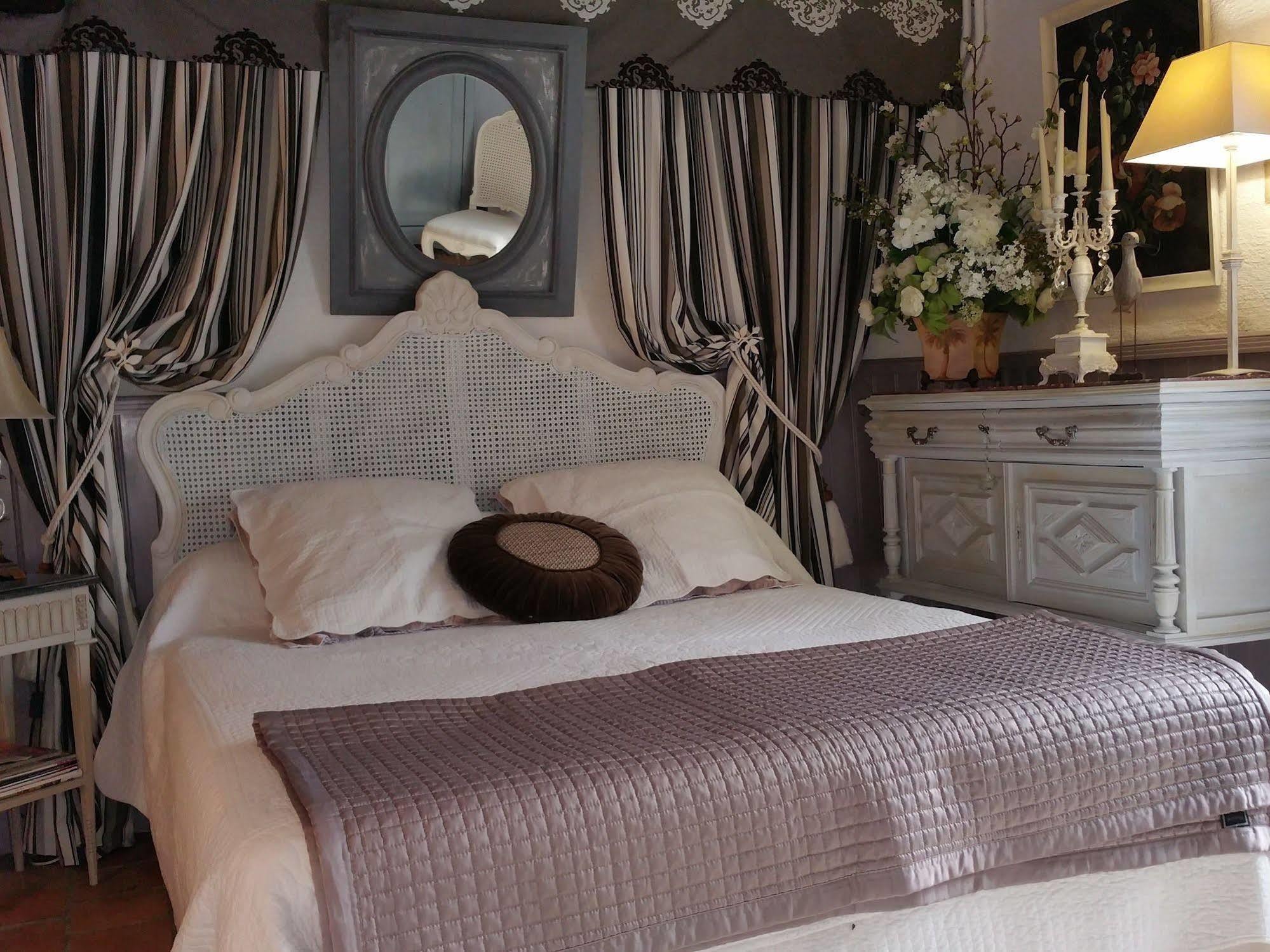 มูแล็ง รูโอด์ Hotel Montboyer ภายนอก รูปภาพ